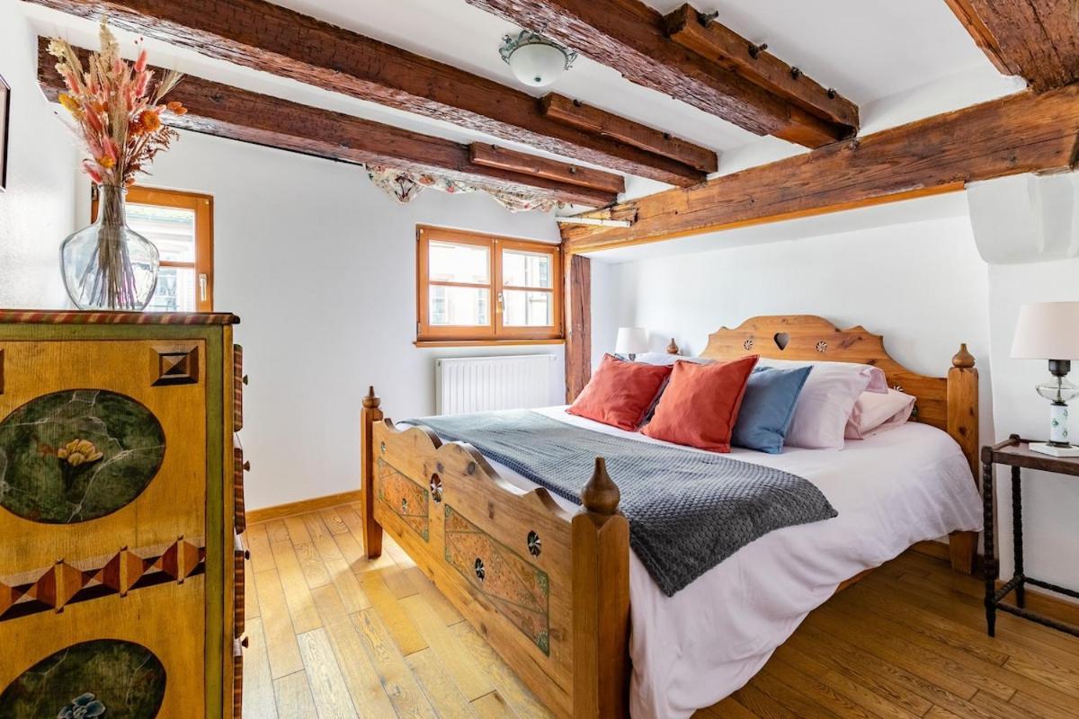 Amazing Facing The Cathedral Apartment