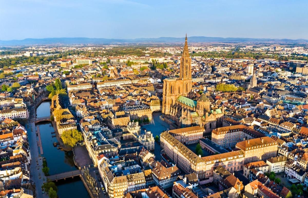 Amazing Facing The Cathedral *